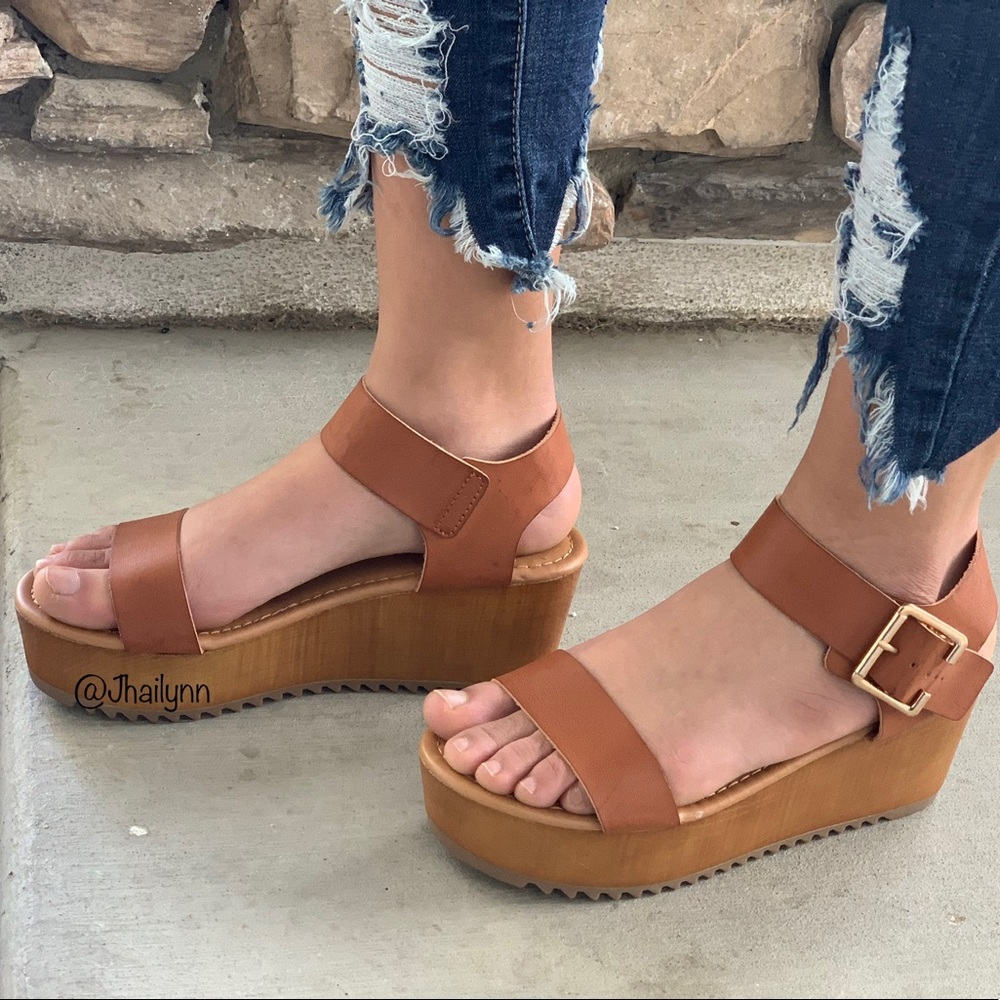 LAST 6 Tan platform sandals HP 🌻 - Picture 3 of 7